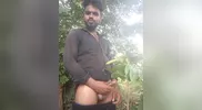 Desi Guy desnuda en el bosque parte 2