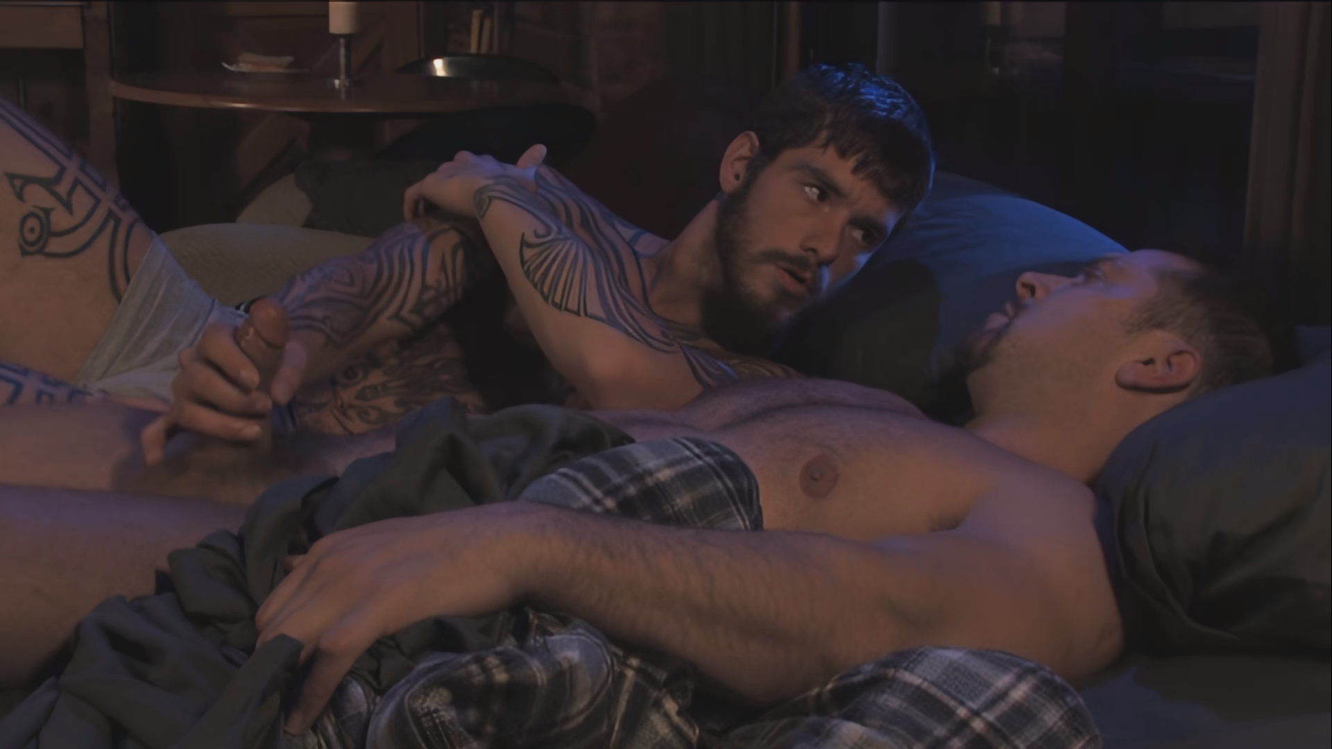 Amici che scopano nella cabina