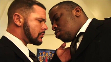 Marcus Troy  Sean Silver - Poliziotti Interrazziali fottono