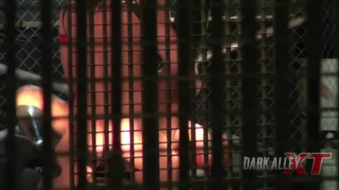 Animal enjaulado y follado - Dalton Sirius y Santi Noguera