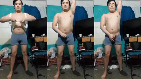 Gesù en boxer jalandose el pene avienta semen #39