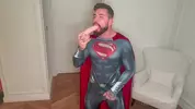 Superman holt sich einen runter