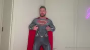Superman holt sich einen runter