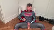 Superman holt sich einen runter