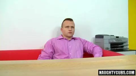 Daddy casting – rabo enorme, crema en las bolas