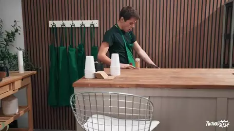 Twinks baisent dans le magasin