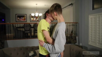 Flip fuck cachondo — twinks Aaron y Austin