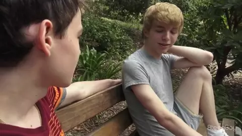 Twink-Freunde — im Zimmer — Alan & Jamie