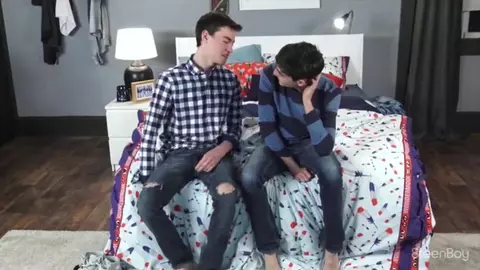 Pareja de twinks — colegas — flip fuck en la habitación — Jimmy y Alan