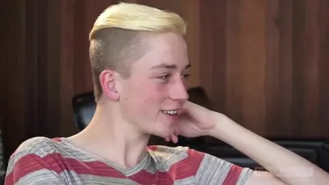 twinks coppia casa amici matt evan