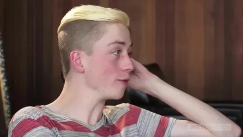 Twinks Paar nach Hause Freunde matt evan