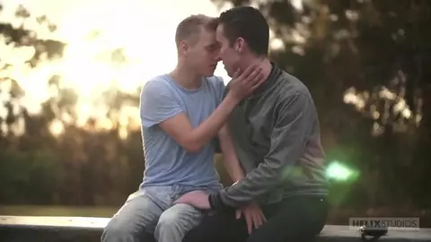 Pareja de twinks sexy – colegas Chandler y Noah