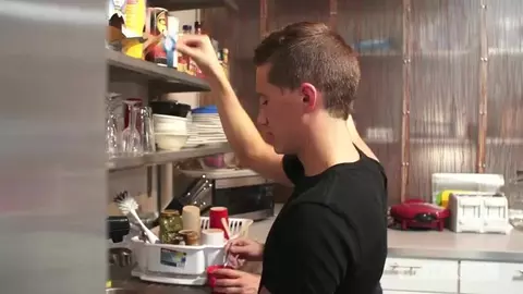 Casal de twinks amantes em casa – Jessie & Tyler