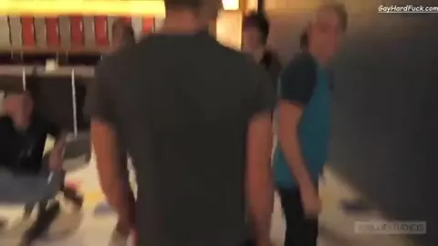 Casal de twinks em flip fuck — Greyson & Sean