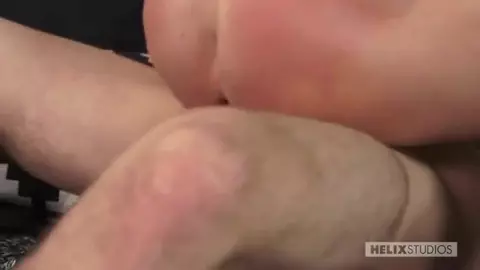 Twinks jogando futebol — Logan & Josh