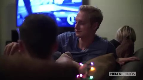 sexy Freunde nach Party zeigen max brad