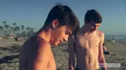 Twink in spiaggia — coppia — Benjamin & Andy