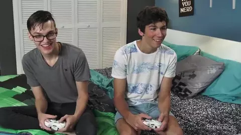 Paar Twinks Freunde Gamer Flip ficken Jared Dustin