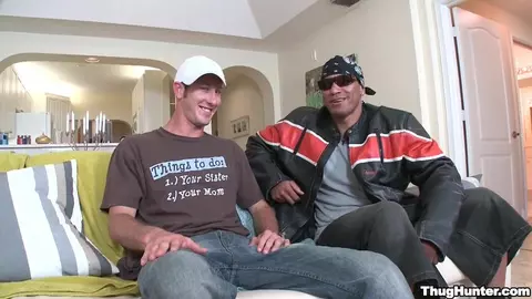 Xazador de Culo Negro_Cruzando_na_Praia_Sul