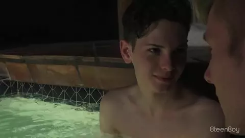 coppia twinsk a bordo piscina scopare julian riley