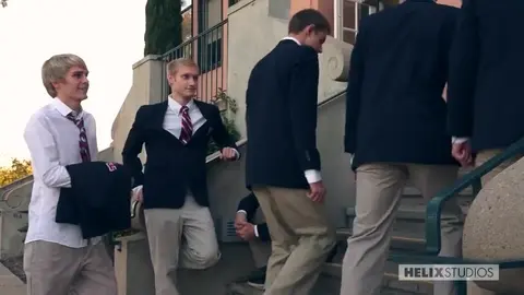 gruppo di amici a tre twinks kody troy logan