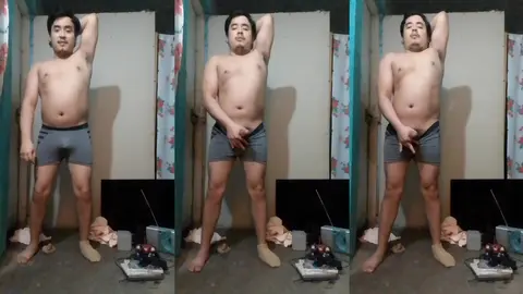 Gesù en boxer jalandose el pene avienta semen #46