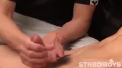 Muscular Akito se convirtió en Gay Cum Shot 1