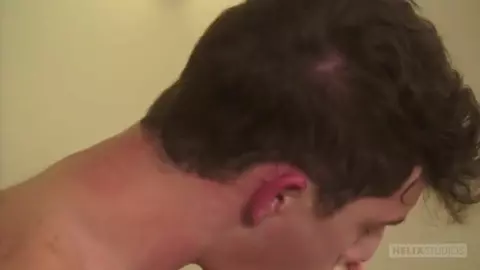 Couple de minets sexy à la maison — Cameron & Leo