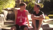 Coppia sexy di twinks a casa — Cameron & Leo