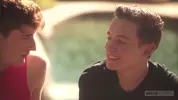 Coppia sexy di twinks a casa — Cameron & Leo