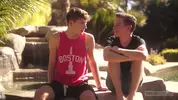 Coppia sexy di twinks a casa — Cameron & Leo