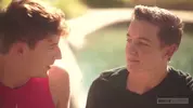 Coppia sexy di twinks a casa — Cameron & Leo