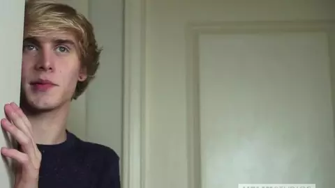 Heißes Twink-Paar zuhause — Justin & Cooper