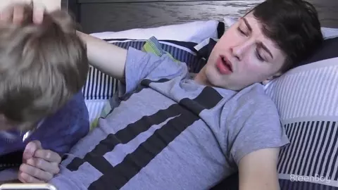 Pareja de twinks bien calientes — Cade y Kurt