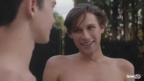 coppia sexy amanti a bordo piscina shae sam
