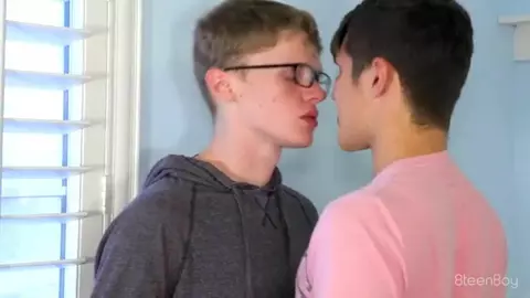 coppia di twinks sexy, flip-flop – Nathan e Jimmy