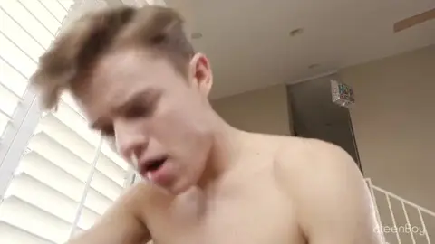 twinks pareja novios casa riley brian