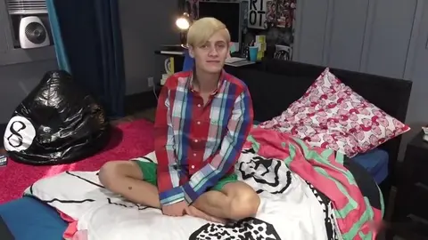 sexy Twinks Solo Cam Show Adam heiß