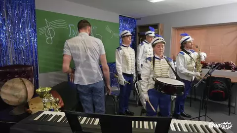 Parceiros da banda marcial – Troye Dean, Drake Von