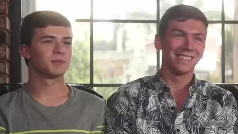 Coppia twink sexy fatta in casa – Jared & Collin