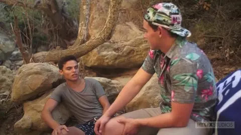 Coppia sexy all’aperto – Josh e Gabriel