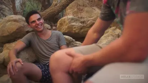 Pareja sexy al aire libre – Josh y Gabriel