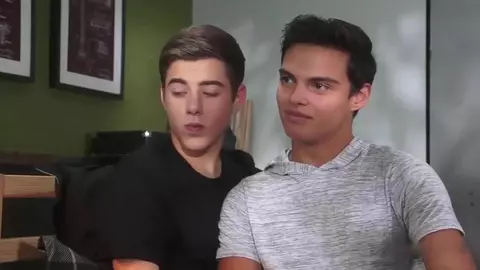 Sexo casero caliente – Joey y Gabriel (amigos)