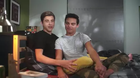 Sesso casalingo hot – Joey e Gabriel (amici)