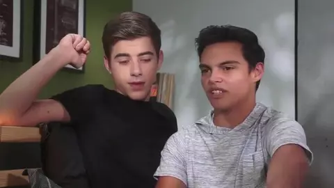 Sexo caseiro quente – Joey e Gabriel (amigos)