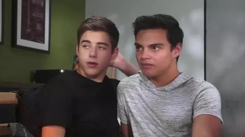 Sexo caseiro entre amantes – Joey & Gabriel (amigos)