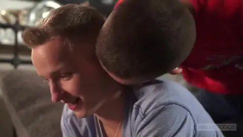 Ménage à trois – Amigos: Twinks Corbin, Noah e Sean