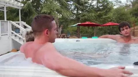 Elliot Finn pasándoselo bien