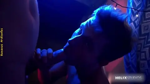 sexy pareja caliente twinks sala de fiestas jessie noah