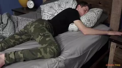 Amici twink a casa — Riley & Zach